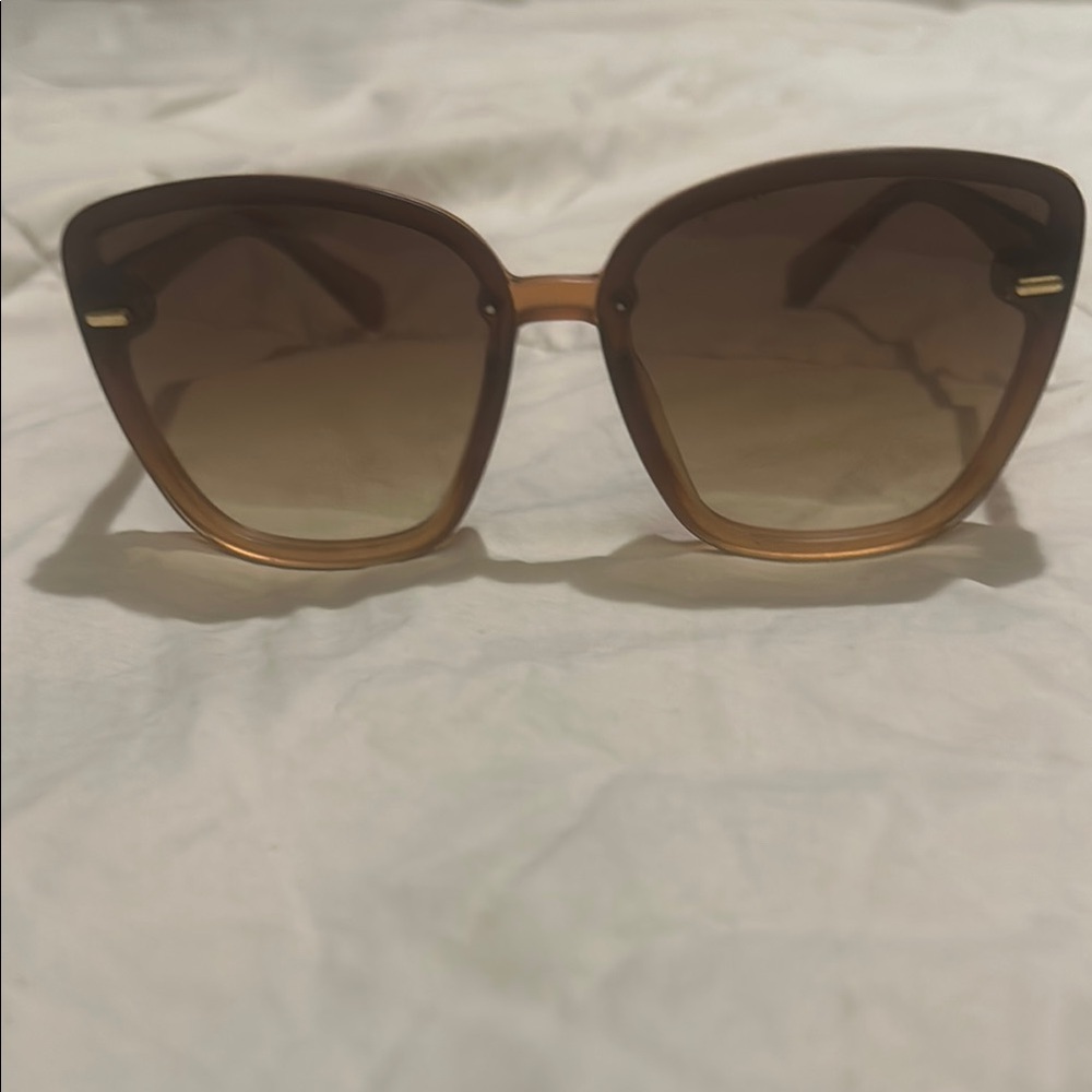 Vince Camuto Elegant Brown Sunglasses